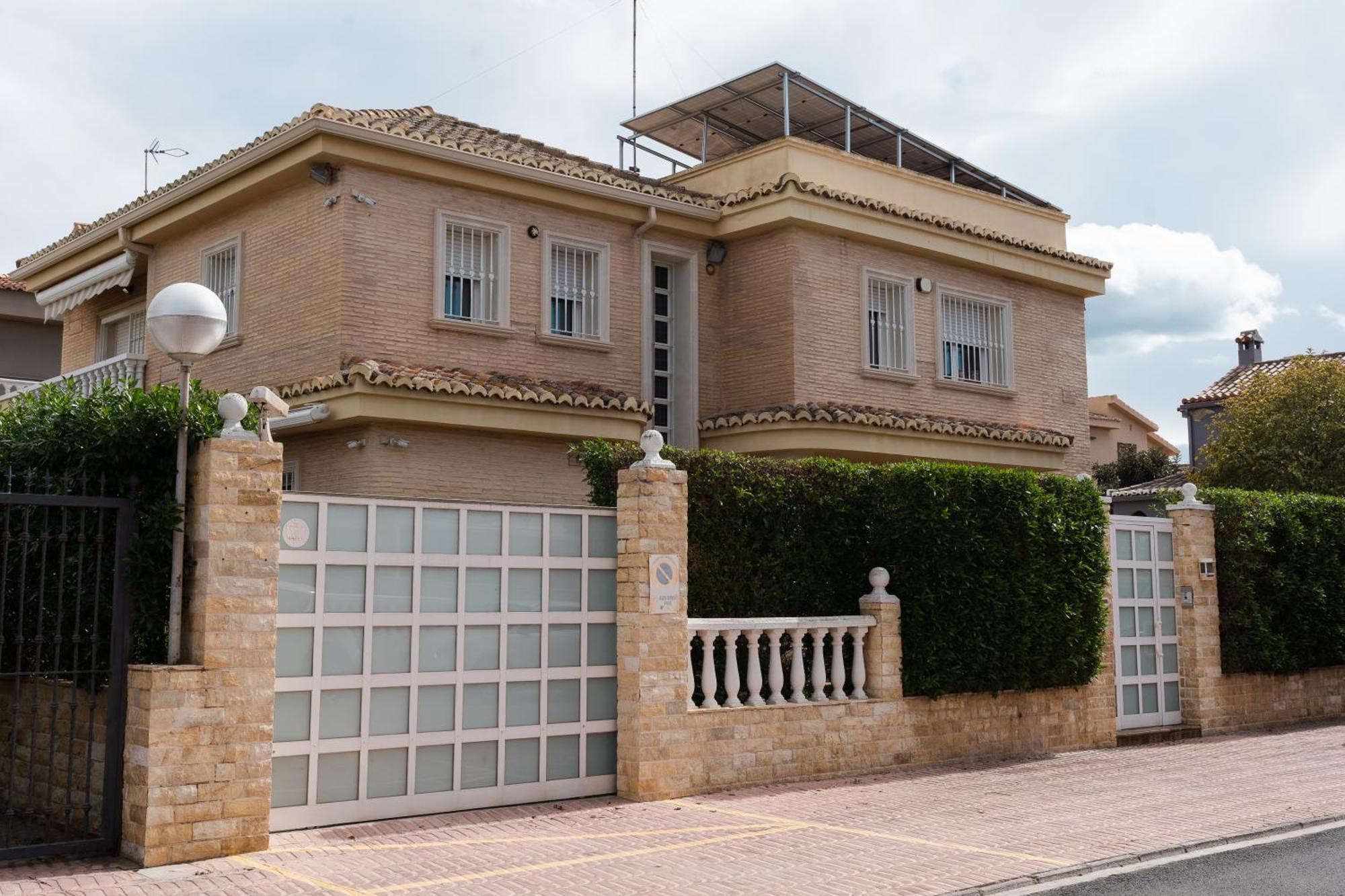 Experience Valencia Luxury Chalet Puig Val Con Piscina Luaran gambar